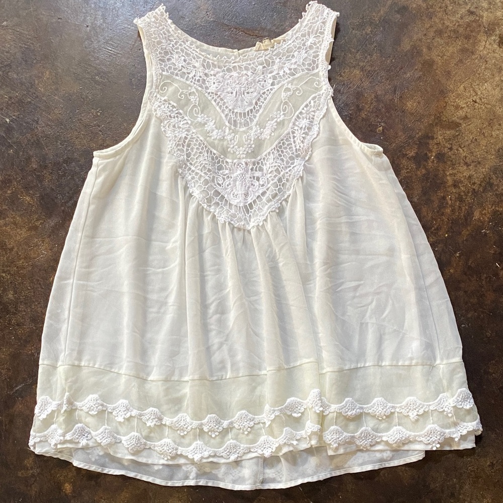 Entro White Lace-Accented Top